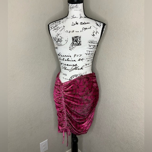 #75 NWT Anthropologie Ruched Pink Floral Skirt Size Small - Picture 2 of 4